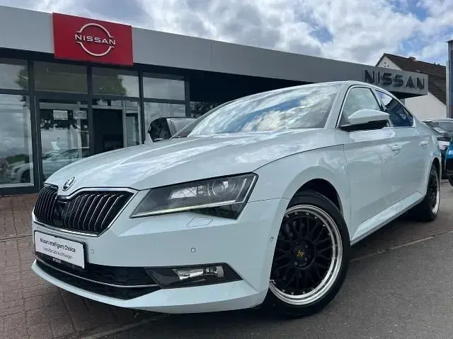 Gebraucht Skoda Superb Style 179 PS (131 kW) 2017 Laserweiss Limousine