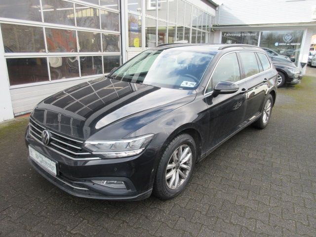 Deep black (metallic) Gebraucht 2021 VW Passat Business Kombi | 15.488 € (Guter Preis) - Bild 1/4