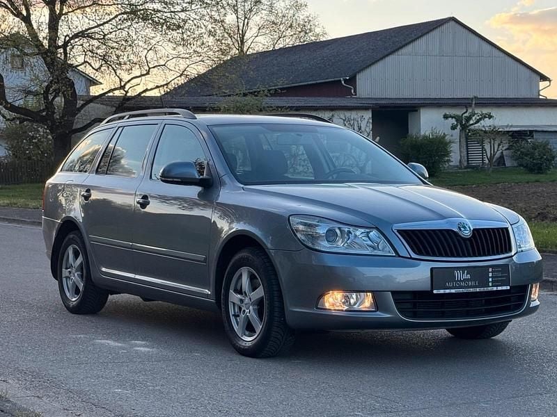 Gebraucht Skoda Octavia 105 PS (77 kW) 2012 Grau Kombi