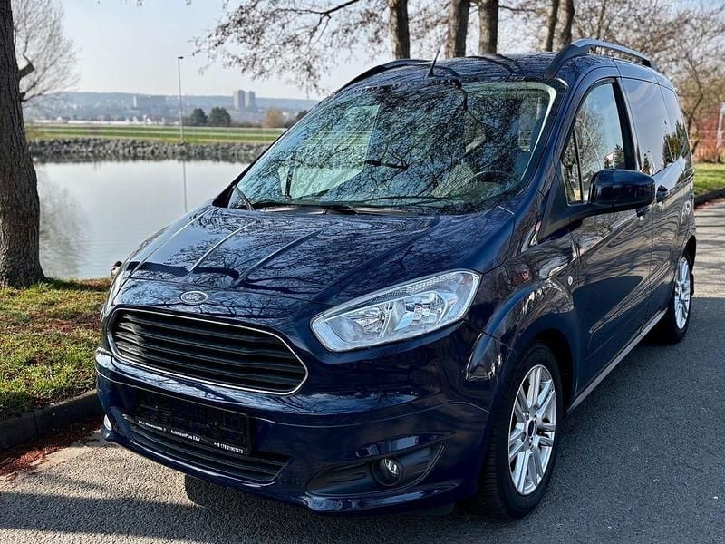 Gebraucht Ford Tourneo Courier Titanium 101 PS (74 kW) 2016 Blau Van / Kleinbus