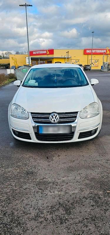 Weiß Gebraucht 2010 VW Jetta Limousine | 5.560 € (Fairer Preis) - Bild 1/4
