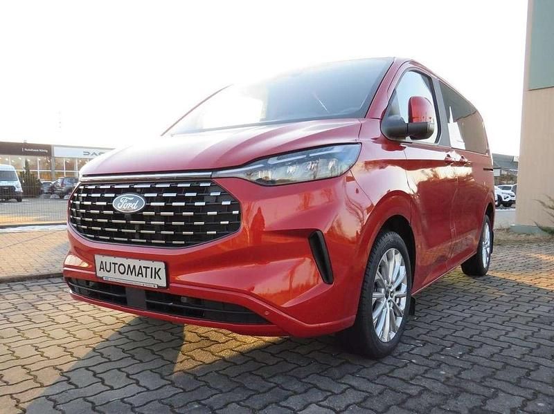 Gebraucht Ford Tourneo Titanium 170 PS (125 kW) 2024 Artisan red Van / Kleinbus