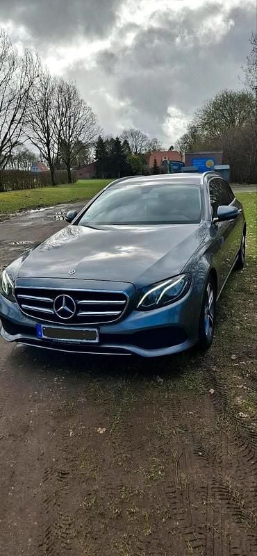 Gebraucht Mercedes E220 194 PS (142 kW) 2019 Grau Kombi