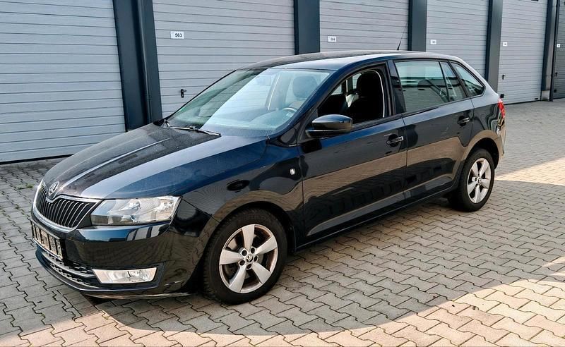 Schwarz Gebraucht 2015 Skoda Rapid Kombi | 4.490 € (Superpreis) - Bild 1/4