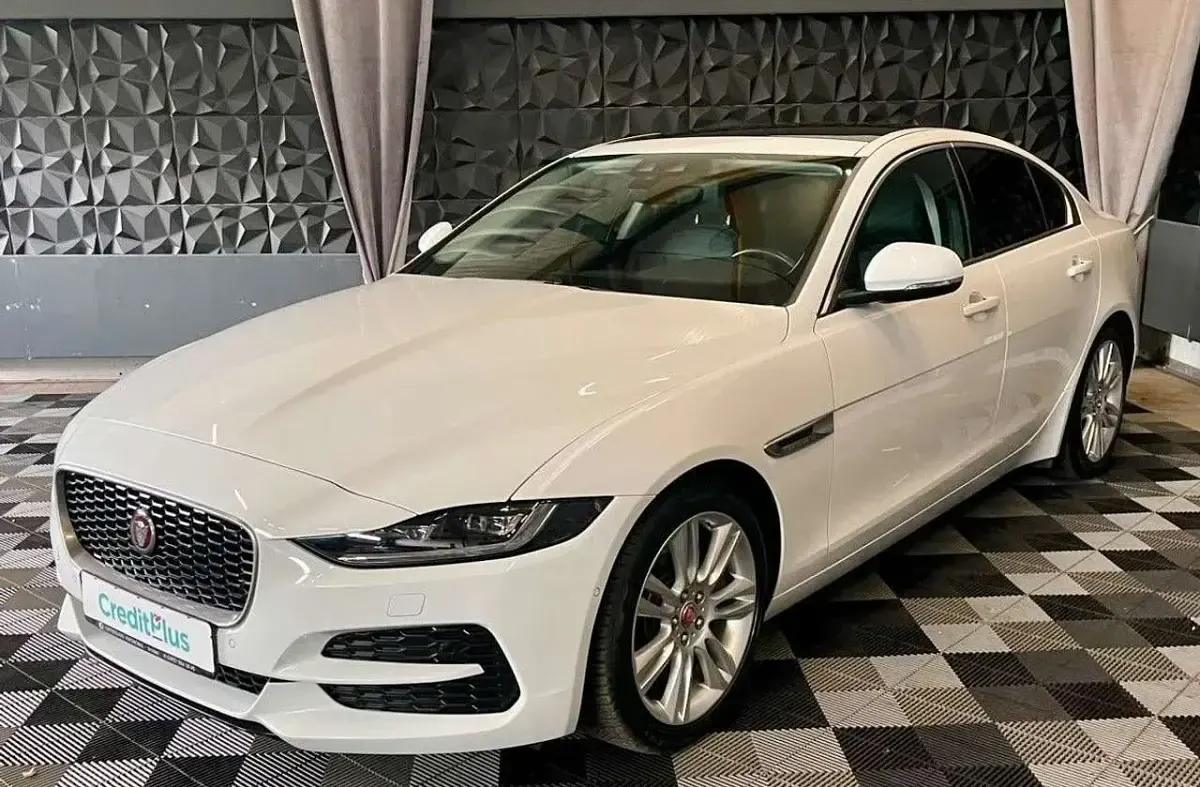 Gebraucht Jaguar XE SE 250 PS (183 kW) 2020 Weiß Limousine