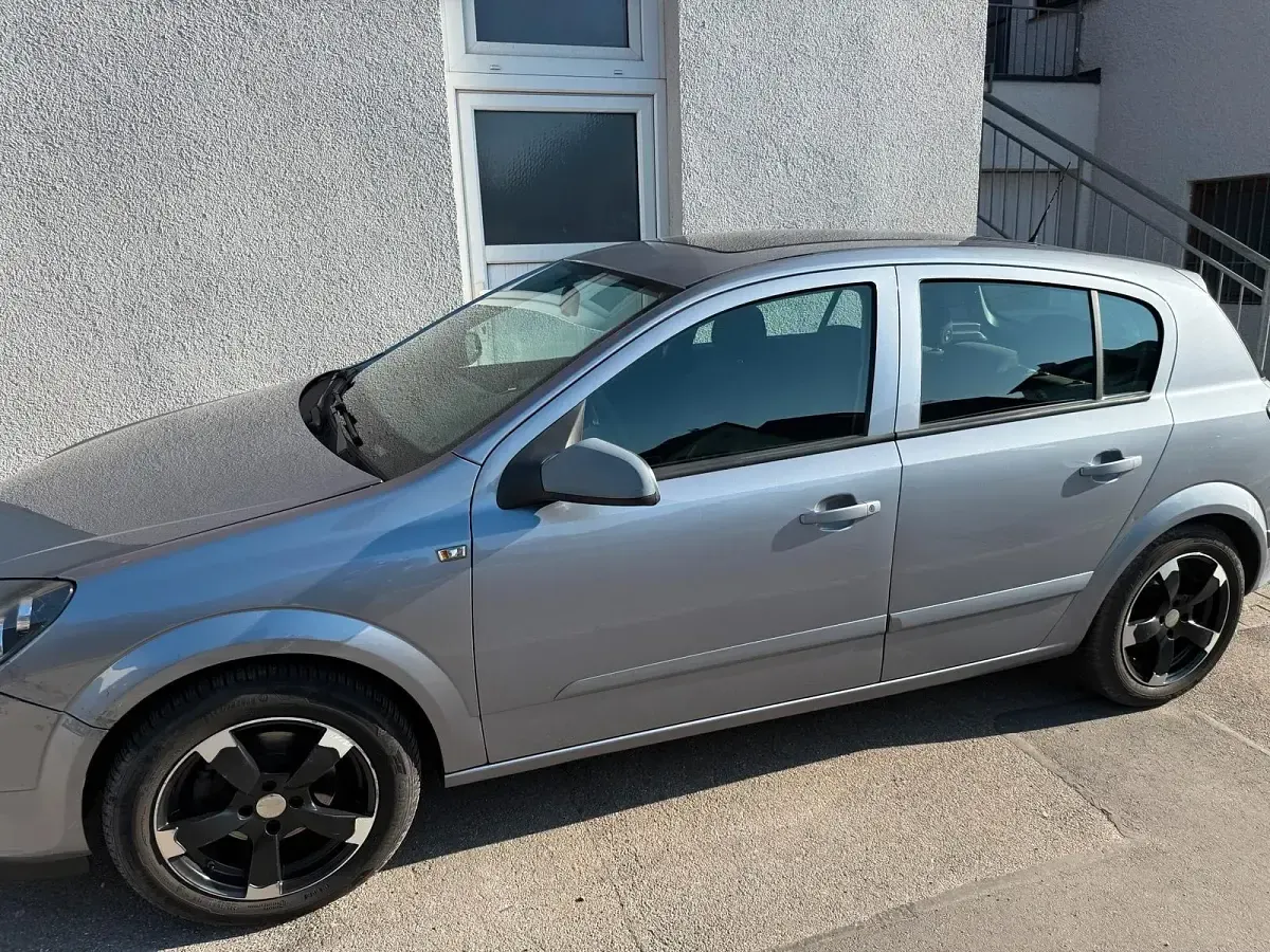 Gebraucht Opel Astra 105 PS (77 kW) 2006 Limousine