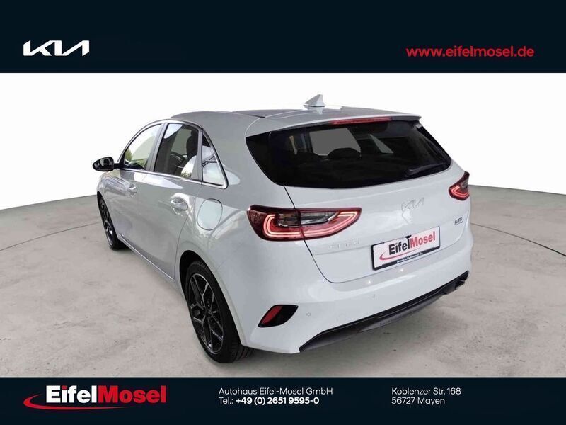 Neu Kia Ceed Spirit 140 PS (102 kW) 2025 Weiß Kleinwagen