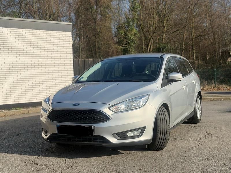 Silber Gebraucht 2018 Ford Focus Kombi | 6.499 € (Superpreis) - Bild 1/4