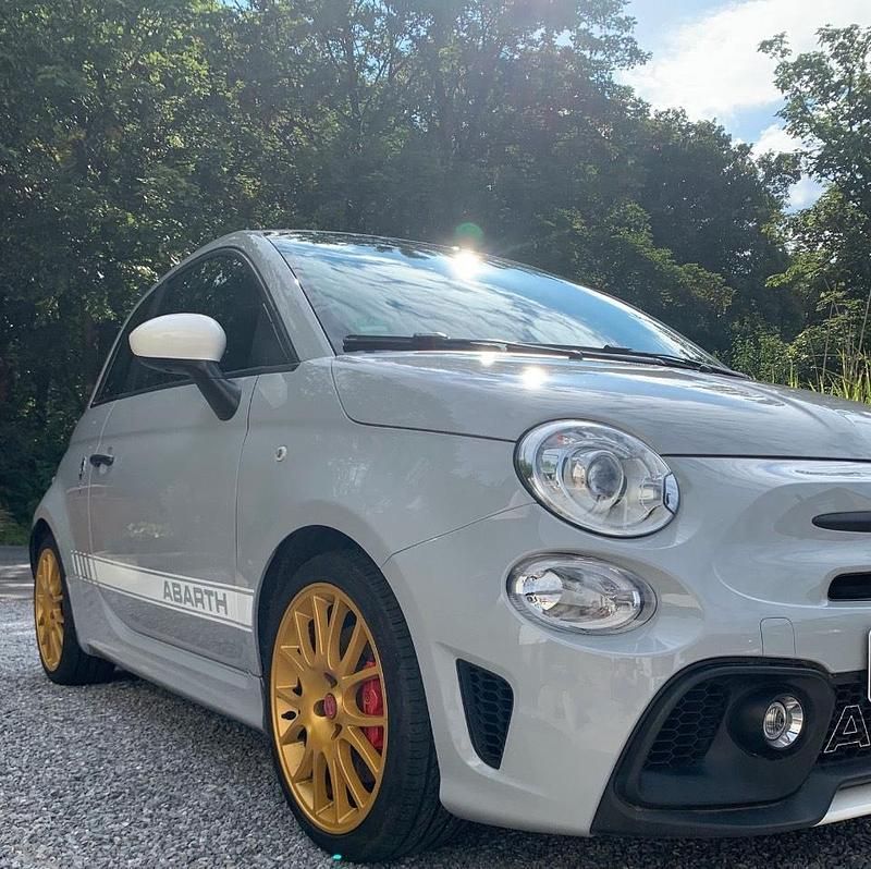 Grau Gebraucht 2018 Fiat 500 Abarth Kleinwagen | 22.900 € - Bild 1/4