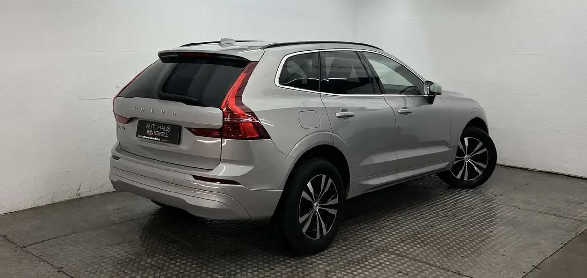 Gebraucht Volvo XC60 Pro 235 PS (172 kW) 2021 Silver dawn SUV