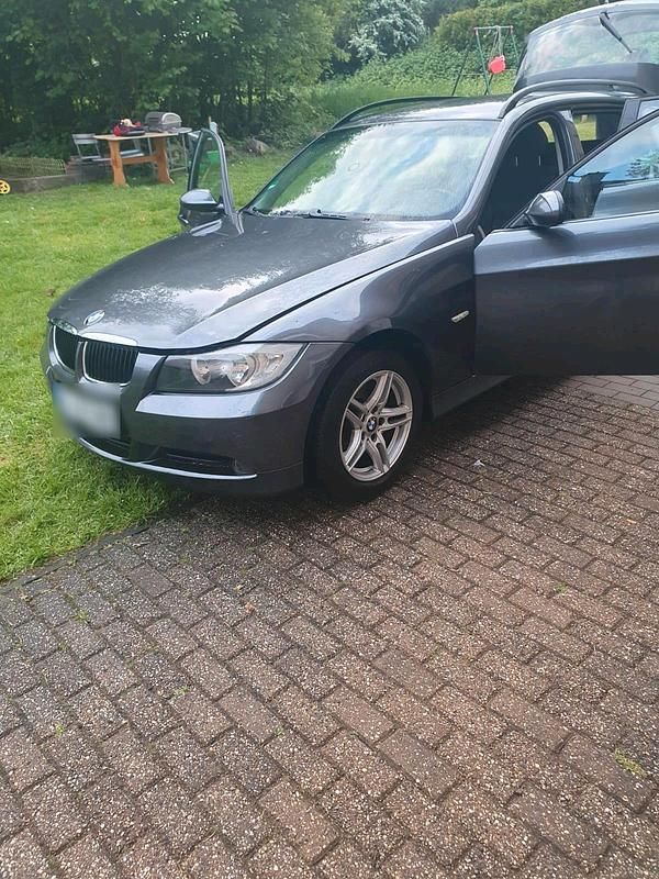 Gebraucht BMW 320 150 PS (110 kW) 2006 Grau Kombi