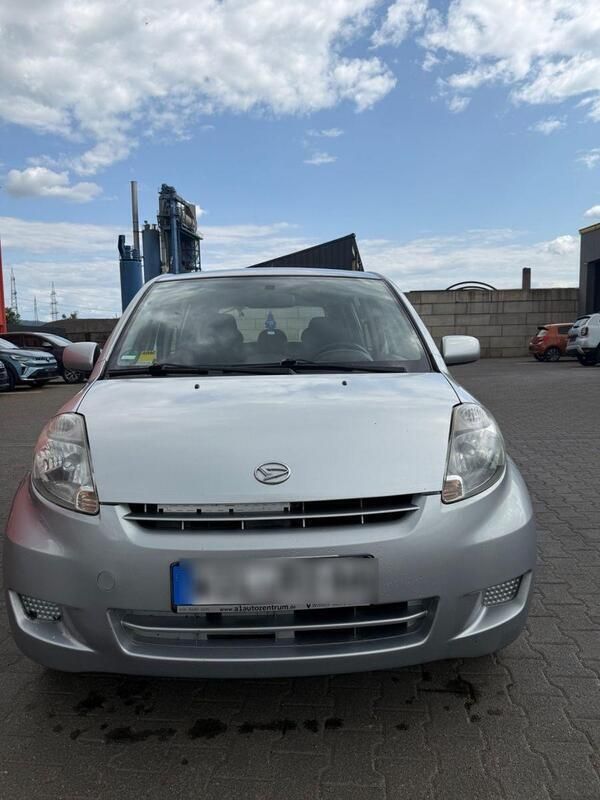 Silber Gebraucht 2009 Daihatsu Sirion Kleinwagen | 2.150 € (Fairer Preis) - Bild 1/4