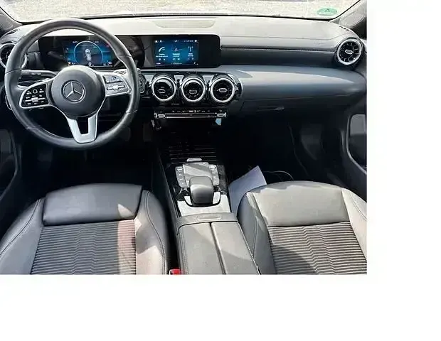 Gebraucht Mercedes CLA200 150 PS (110 kW) 2022 Silber Coupé