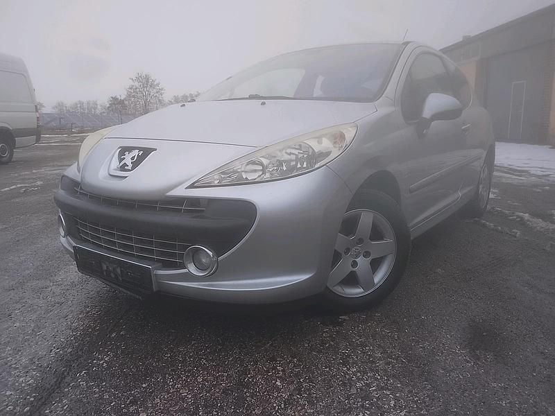 Gebraucht Peugeot 207 95 PS (69 kW) 2008 Silber Kleinwagen