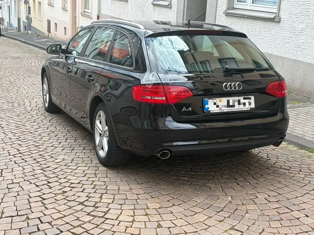 Gebraucht Audi A4 Attraction 204 PS (150 kW) 2015 Schwarz Kombi