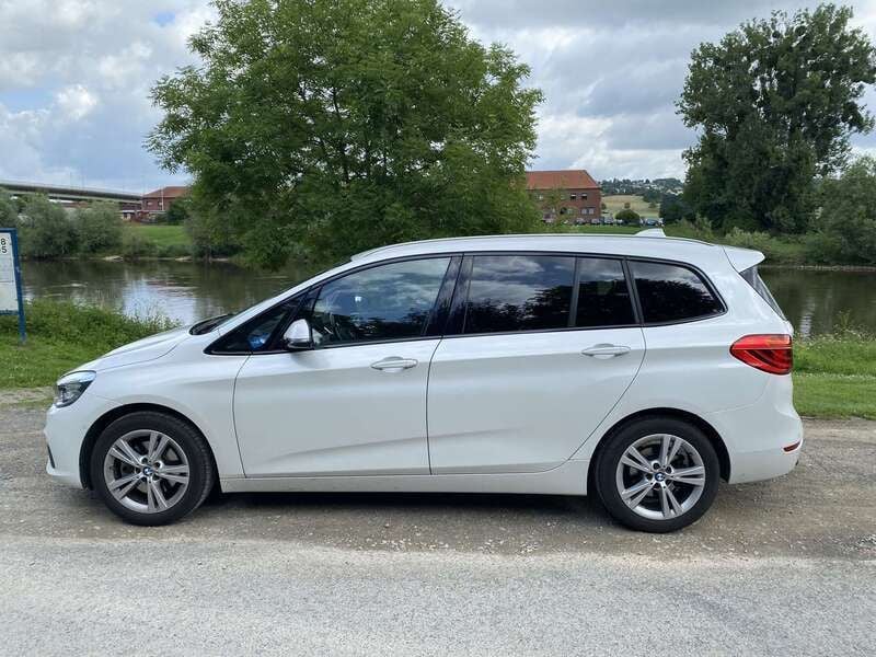 Weiß Gebraucht 2017 BMW 218 Luxury Line Van / Kleinbus | 17.490 € (Guter Preis) - Bild 1/4
