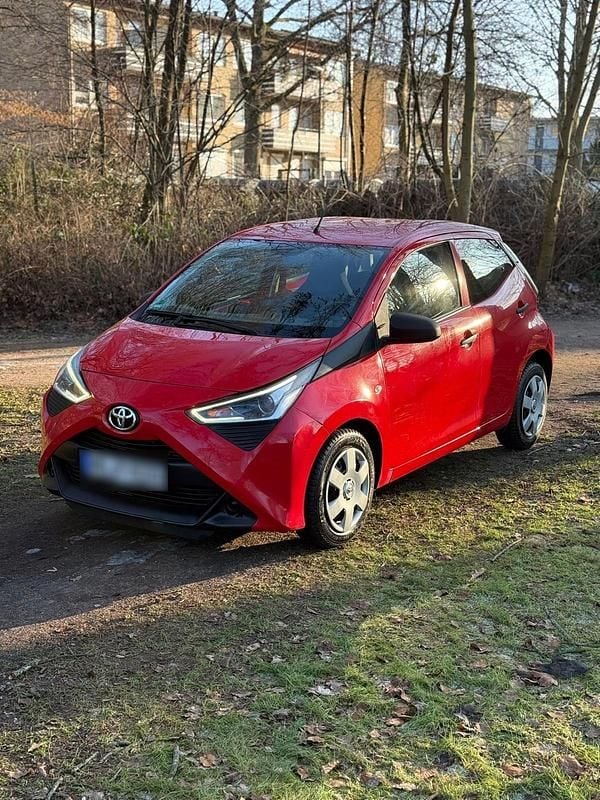 Gebraucht Toyota Aygo 72 PS (52 kW) 2021 Rot Kleinwagen