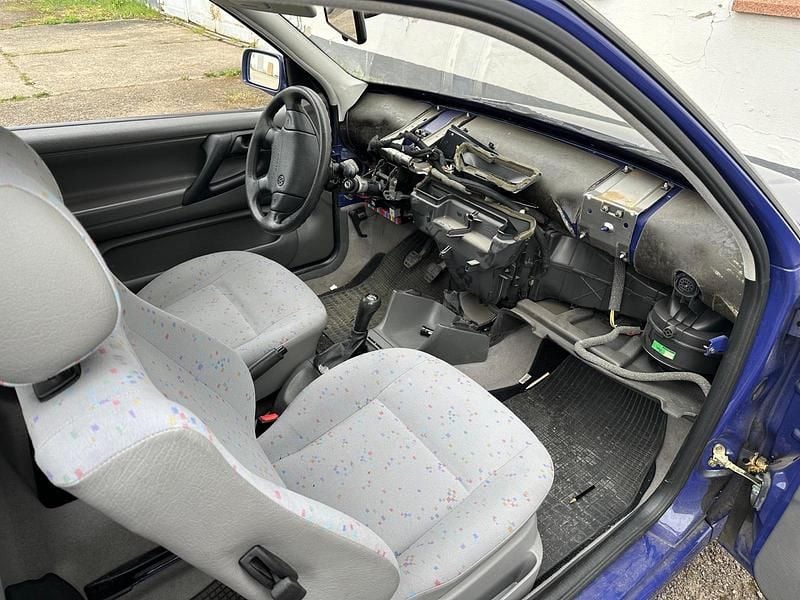 Gebraucht VW Polo 50 PS (36 kW) 1998 Blau Kleinwagen