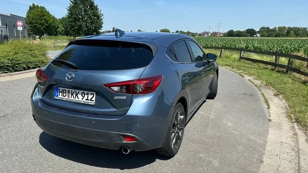 Gebraucht Mazda 3 Inclusive 105 PS (77 kW) 2017 Blau Limousine