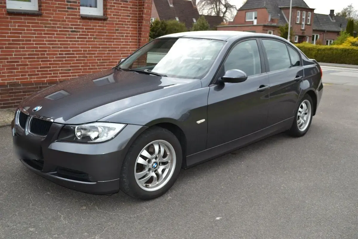 Gebraucht BMW 318 Advantage 143 PS (105 kW) 2008 Grau Limousine