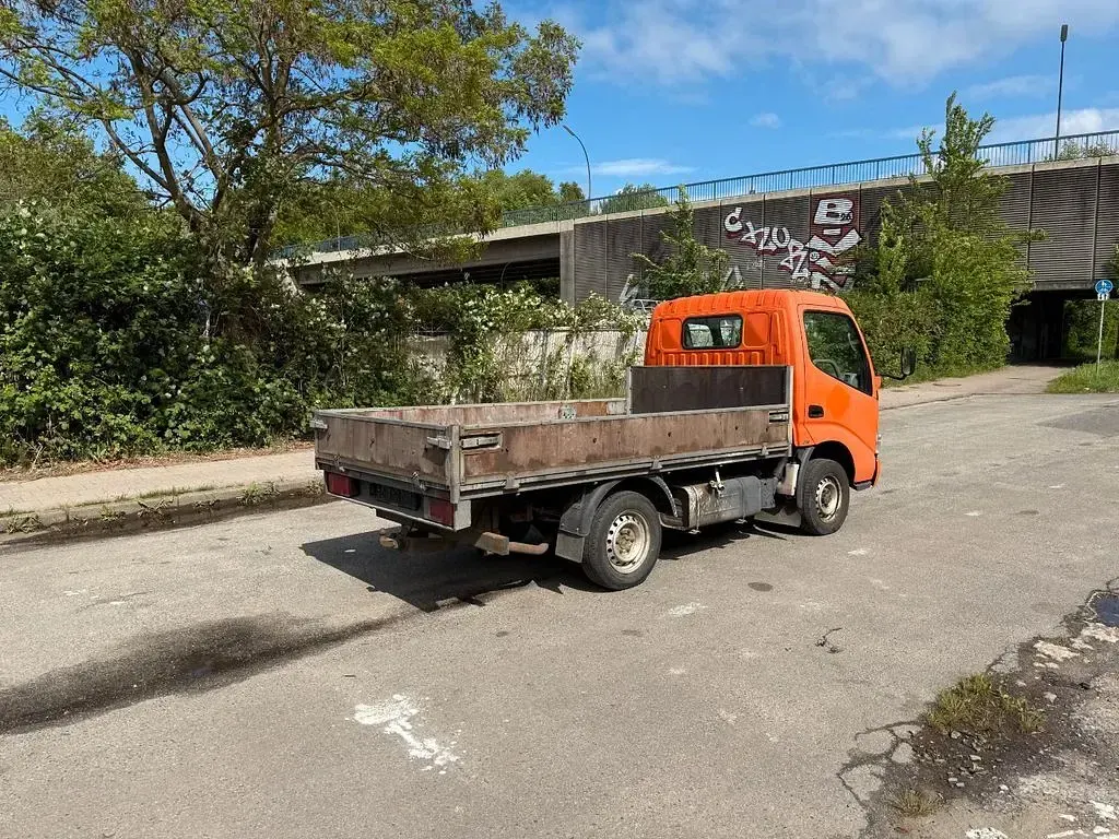 Gebraucht Toyota Dyna 109 PS (80 kW) 2010 Orange Pickup