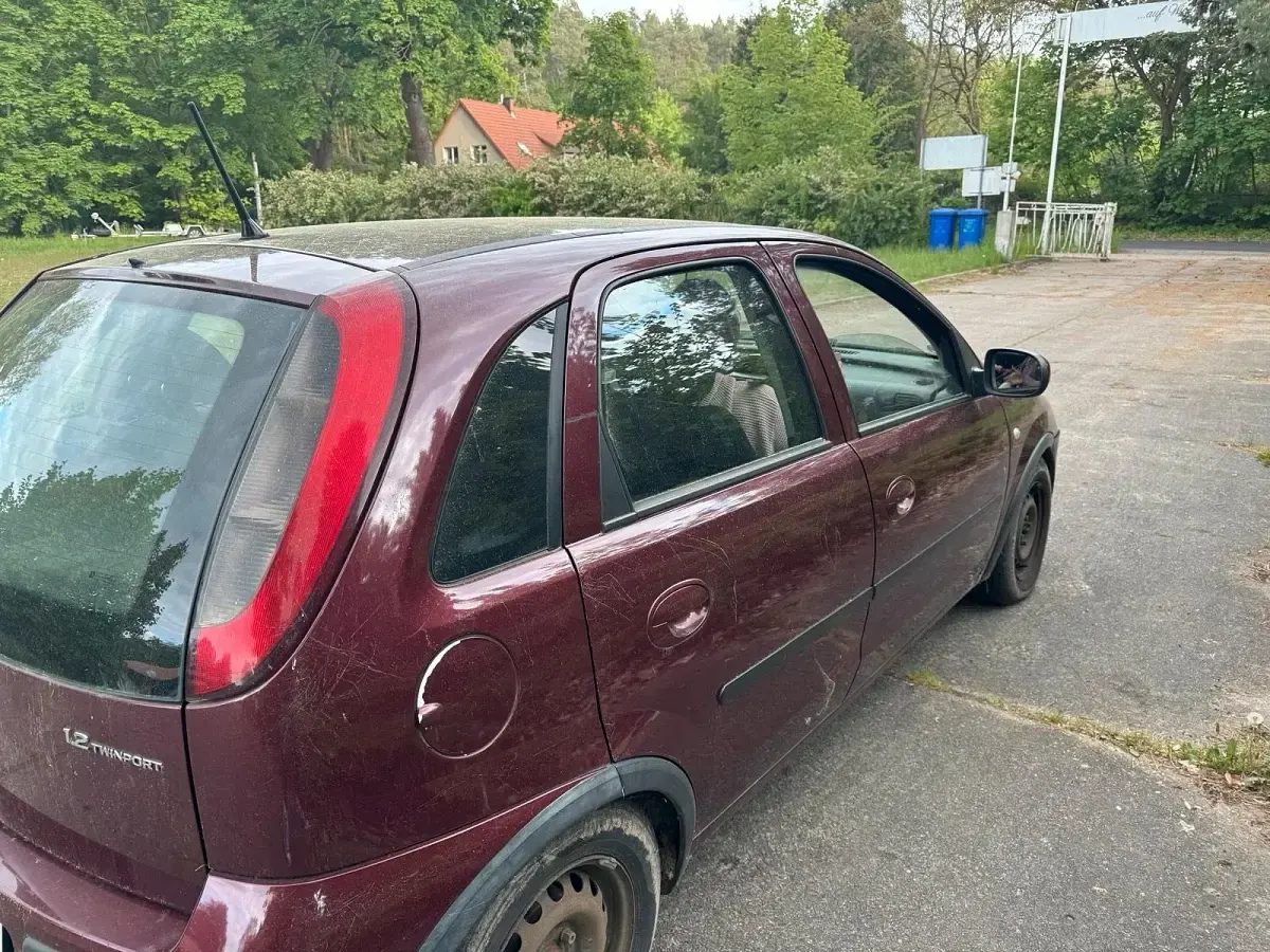 Second-hand Opel Corsa 59 CP (43 kW) 2005 Roșu Hatchback