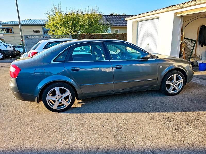 Second-hand Audi A4 220 CP (161 kW) 2001 Gri Berlinǎ