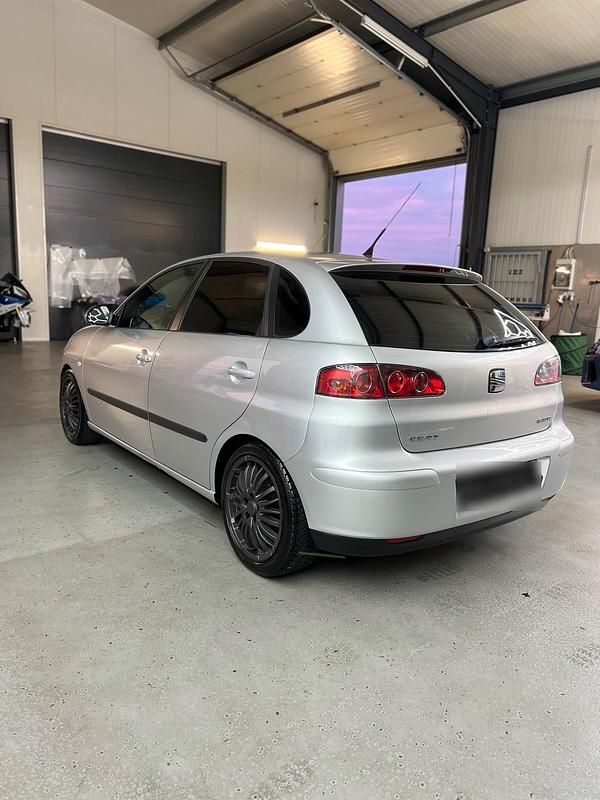 Gebraucht Seat Ibiza 101 PS (74 kW) 2002 Silber Kleinwagen