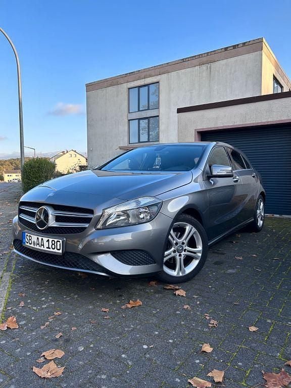 Grau Gebraucht 2012 Mercedes A180 Limousine | 10.500 € (Etwas zu teuer) - Bild 1/4