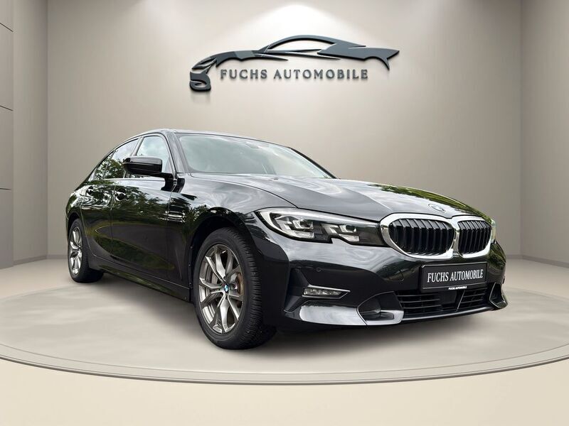Schwarz Gebraucht 2019 BMW 330e Sport Line Limousine | 25.990 € (Guter Preis) - Bild 1/4