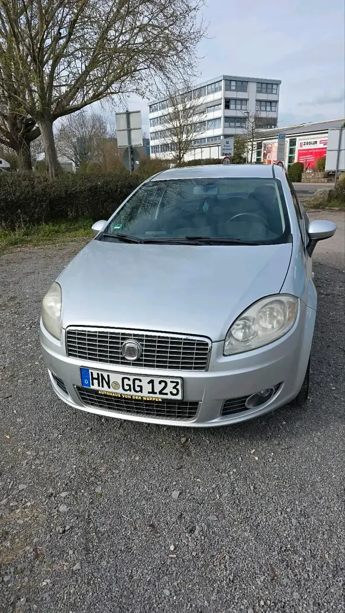 Gebraucht Fiat Linea 77 PS (56 kW) 2008 Silber Limousine