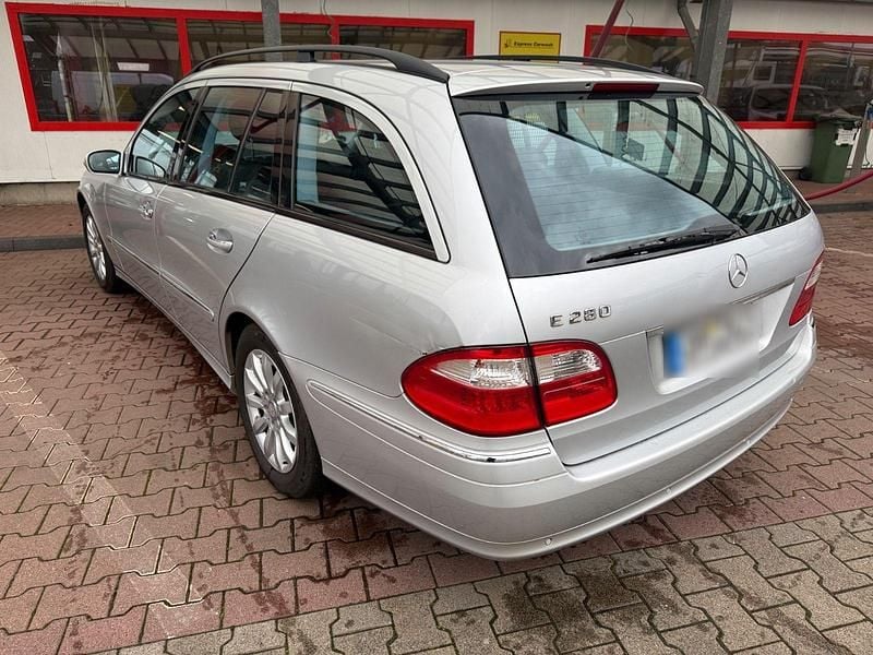 Gebraucht Mercedes E280 Avantgarde 190 PS (139 kW) 2005 Silber Kombi