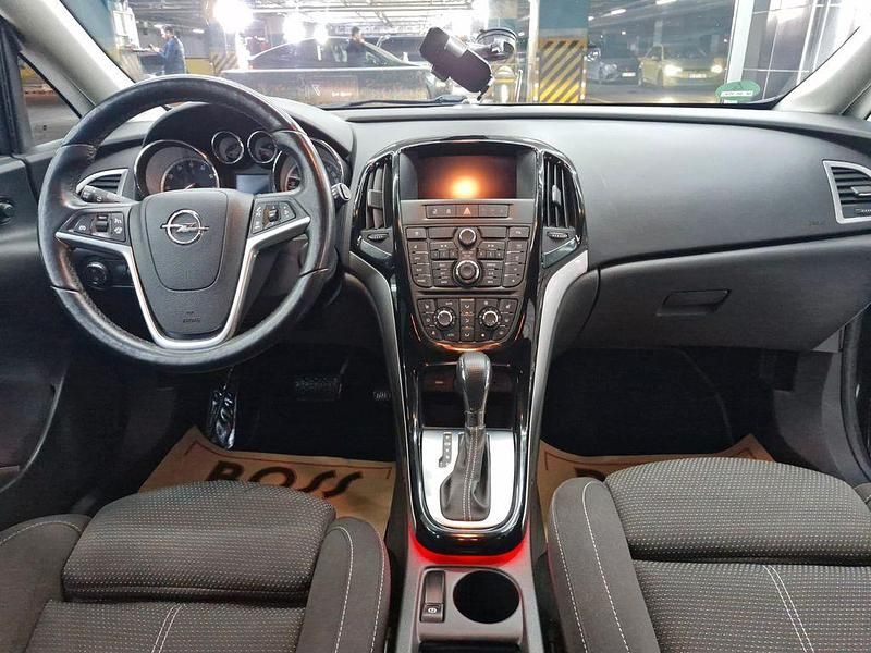 Gebraucht Opel Astra 140 PS (102 kW) 2015 Schwarz Limousine