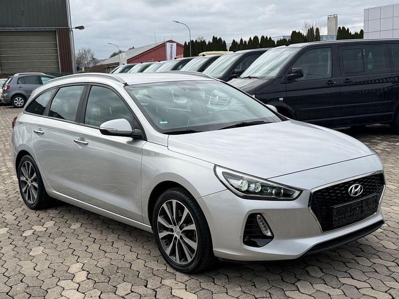 Gebraucht Hyundai i30 Trend 140 PS (102 kW) 2017 Silber Kombi