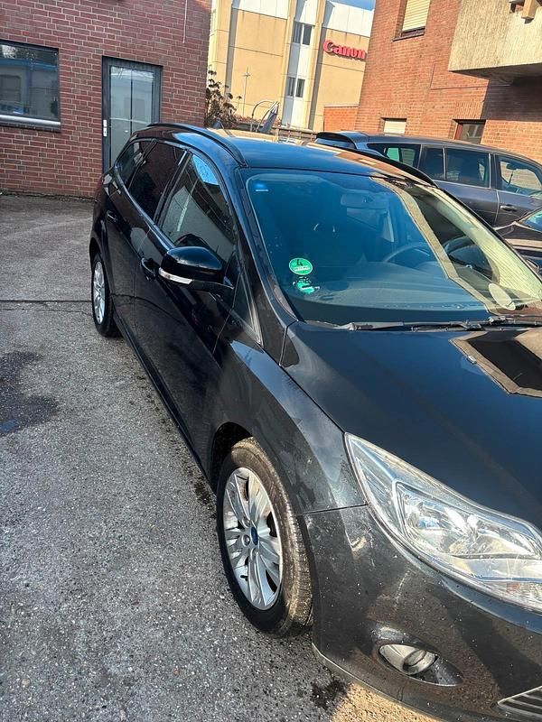 Gebraucht Ford Focus 125 PS (91 kW) 2014 Schwarz Kombi