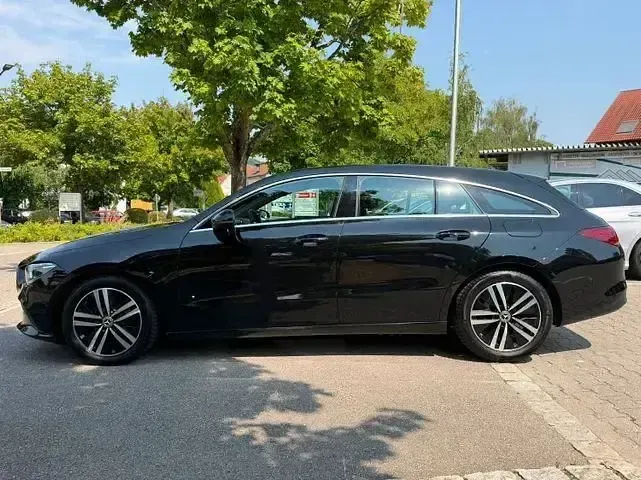 Gebraucht Mercedes CLA200 Shooting Brake 150 PS (110 kW) 2022 Schwarz Kombi