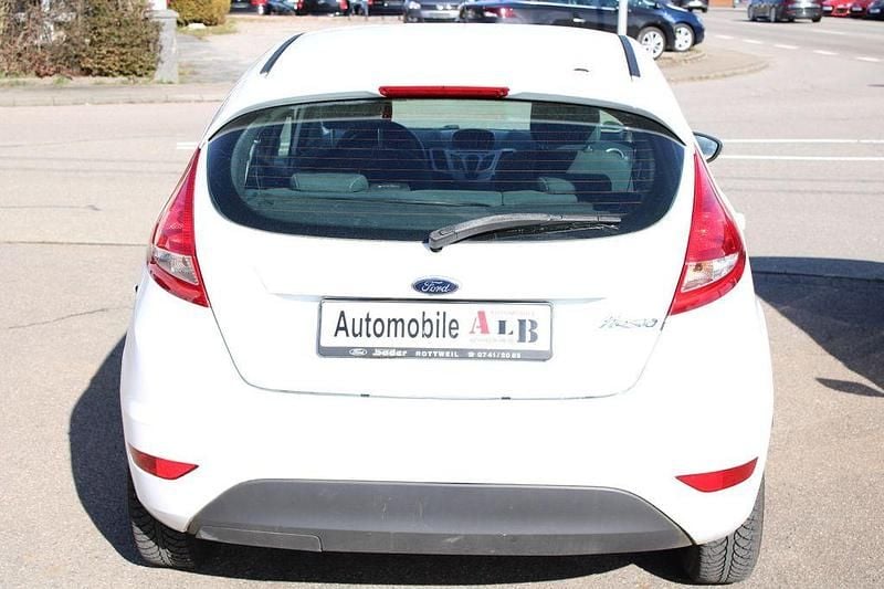 Gebraucht Ford Fiesta Trend 82 PS (60 kW) 2012 Weiß Kleinwagen