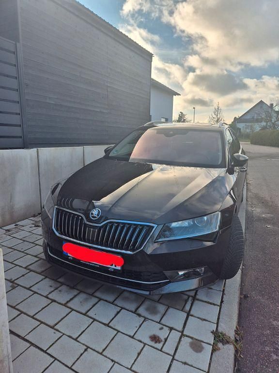 Braun Gebraucht 2017 Skoda Superb LAURIN & KLEMENT Kombi | 17.000 € (Guter Preis) - Bild 1/4