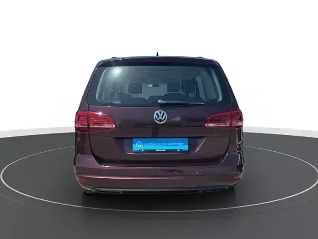 Gebraucht VW Sharan Comfortline 150 PS (110 kW) 2017 Rot Van / Kleinbus
