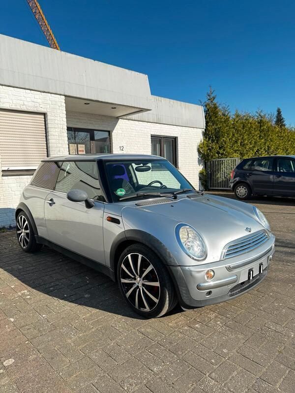 Silber Gebraucht 2004 Mini Cooper Kleinwagen | 2.300 € (Etwas zu teuer) - Bild 1/4