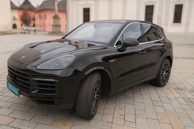 Gebraucht Porsche Cayenne 470 PS (345 kW) 2024 Schwarz SUV