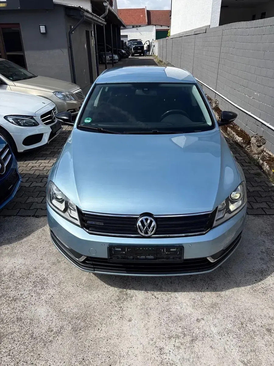 Gebraucht VW Passat 105 PS (77 kW) 2012 Blau Limousine