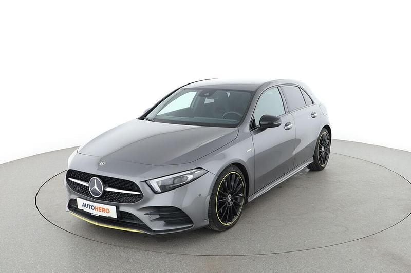 Grau Gebraucht 2018 Mercedes A250 AMG line Limousine | 24.100 € (Fairer Preis) - Bild 1/3
