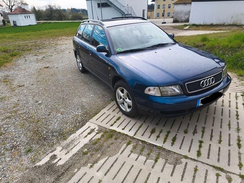 Second-hand Audi A4 125 CP (91 kW) 1997 Albastru Break