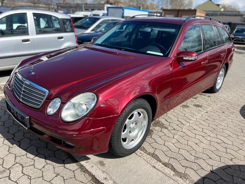Gebraucht Mercedes E220 150 PS (110 kW) 2005 Rot Kombi