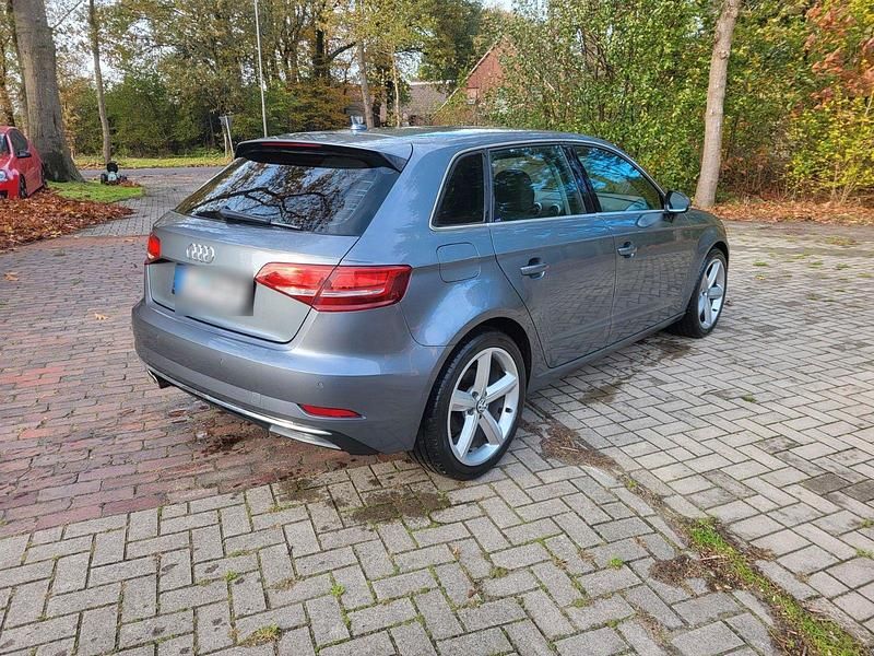 Gebraucht Audi A3 Sport 150 PS (110 kW) 2016 Grau Limousine