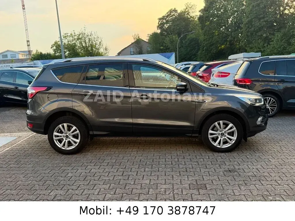 Gebraucht Ford Kuga Titanium 150 PS (110 kW) 2018 Grau SUV