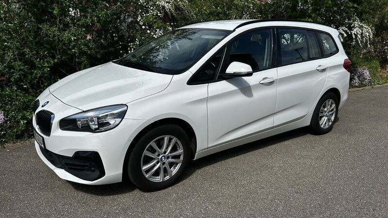 Weiß Gebraucht 2018 BMW 218 Gran Tourer Advantage Van / Kleinbus | 12.400 € (Guter Preis) - Bild 1/4