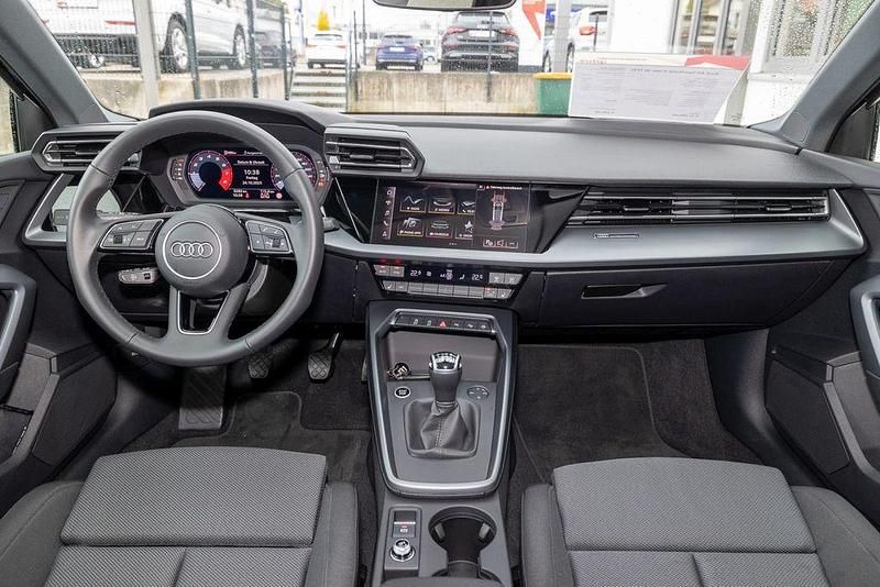 Gebraucht Audi A3 S-Line 116 PS (85 kW) 2025 Daytonagrau perleffekt Limousine