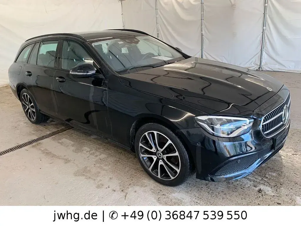 Gebraucht Mercedes E220 Avantgarde 200 PS (147 kW) 2022 Schwarz Limousine
